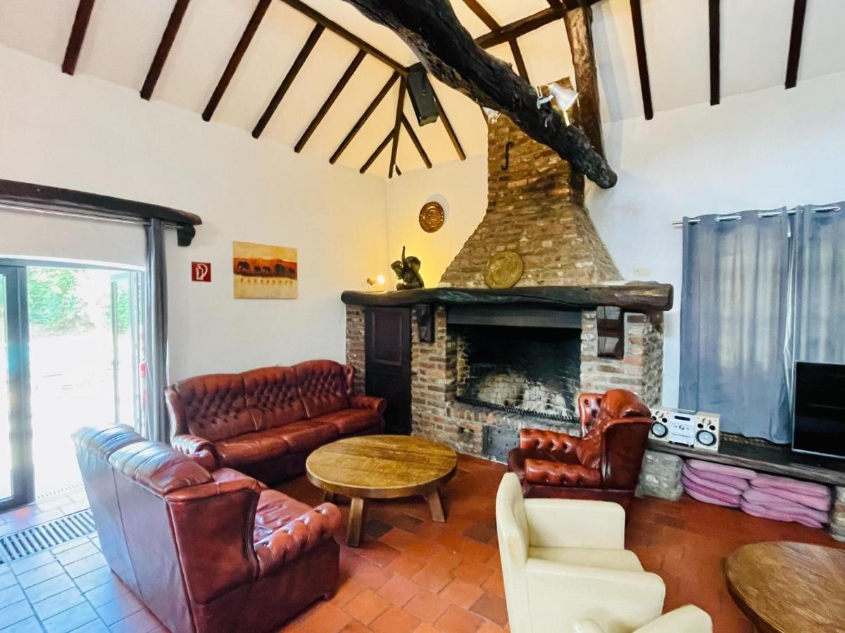 Magnificent Farmhouse In Sint Joost المظهر الخارجي الصورة
